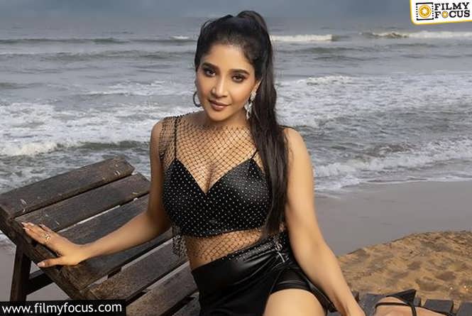 Sakshi Agarwal : பீச்சில் கவர்ச்சி போஸ் கொடுத்த சாக்ஷி… வைரலாகும் புகைப்படங்கள்!