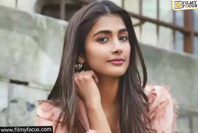 Pooja Hegde : ஜிம்மில் வியர்க்க விறுவிறுக்க வொர்க் அவுட் செய்யும் ‘பீஸ்ட்’ ஹீரோயின்… வைரலாகும் வீடியோ!